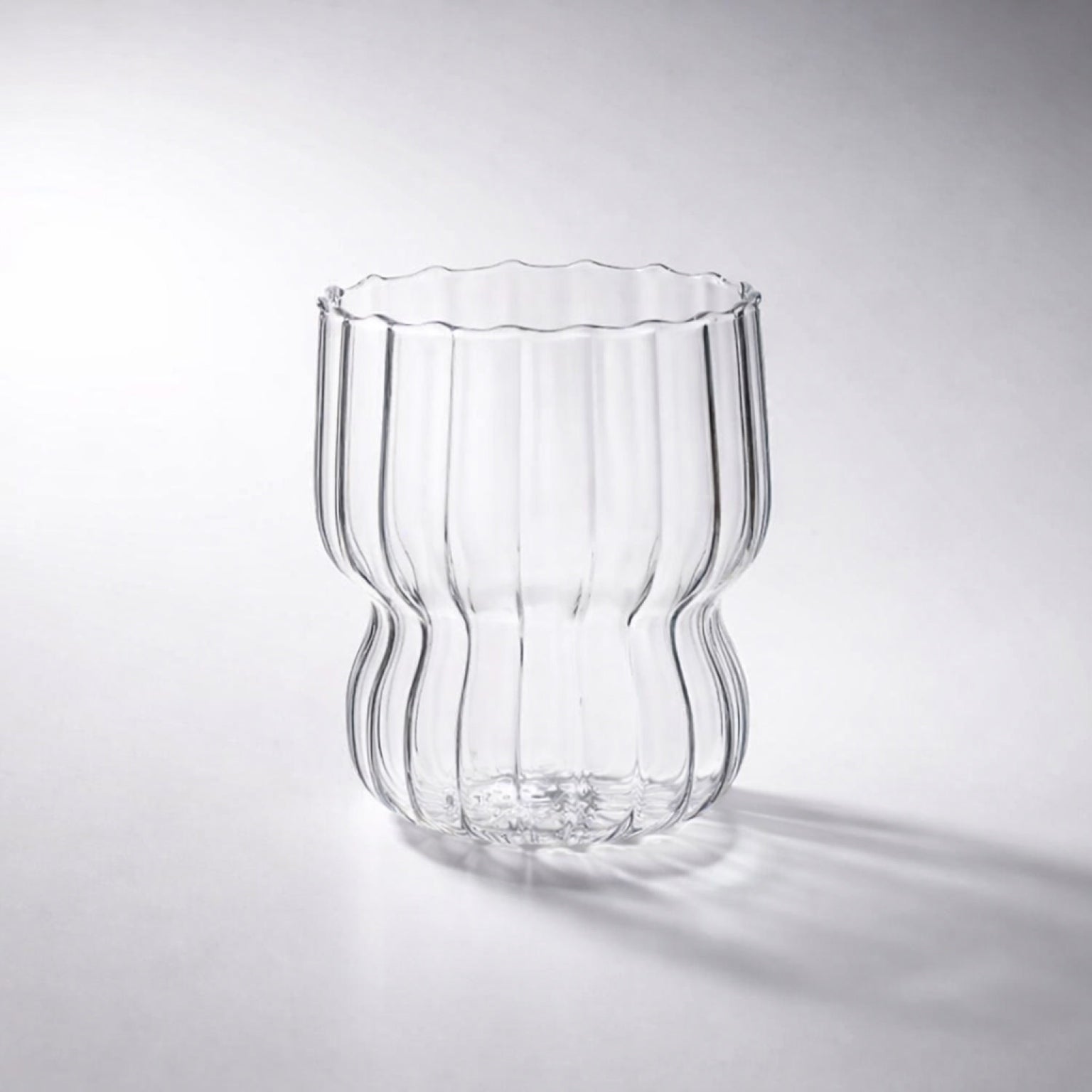 Geriffeltes Trinkglas - Minimalistisches Design